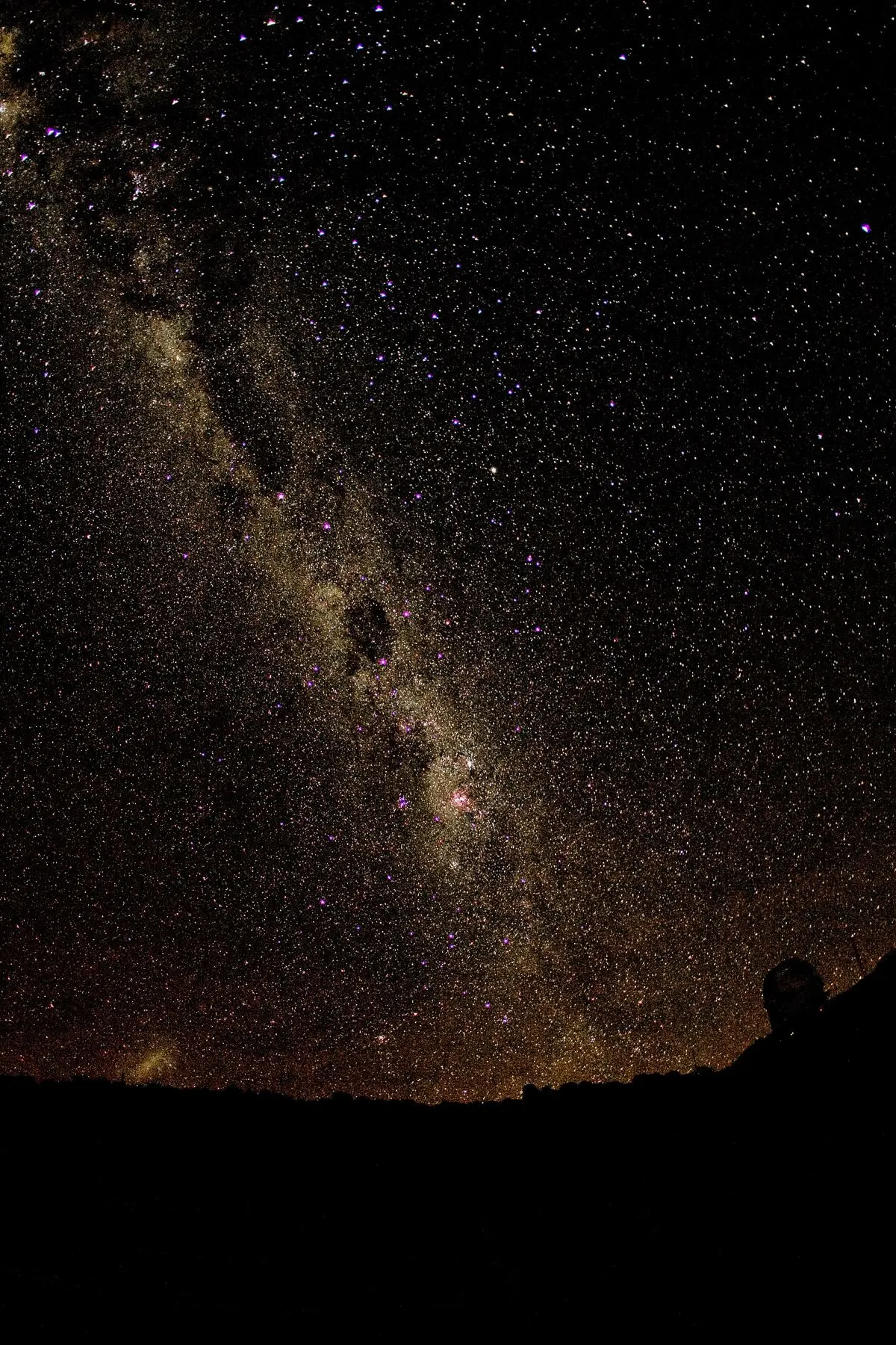 La Voie lactée au-dessus d'un observatoire